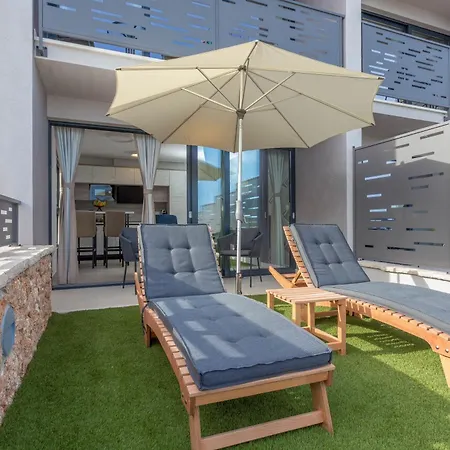 Grey House Apartment Bol Exterior photo
